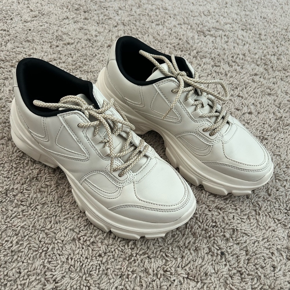 Zara Cream and Black Women's Sneakers